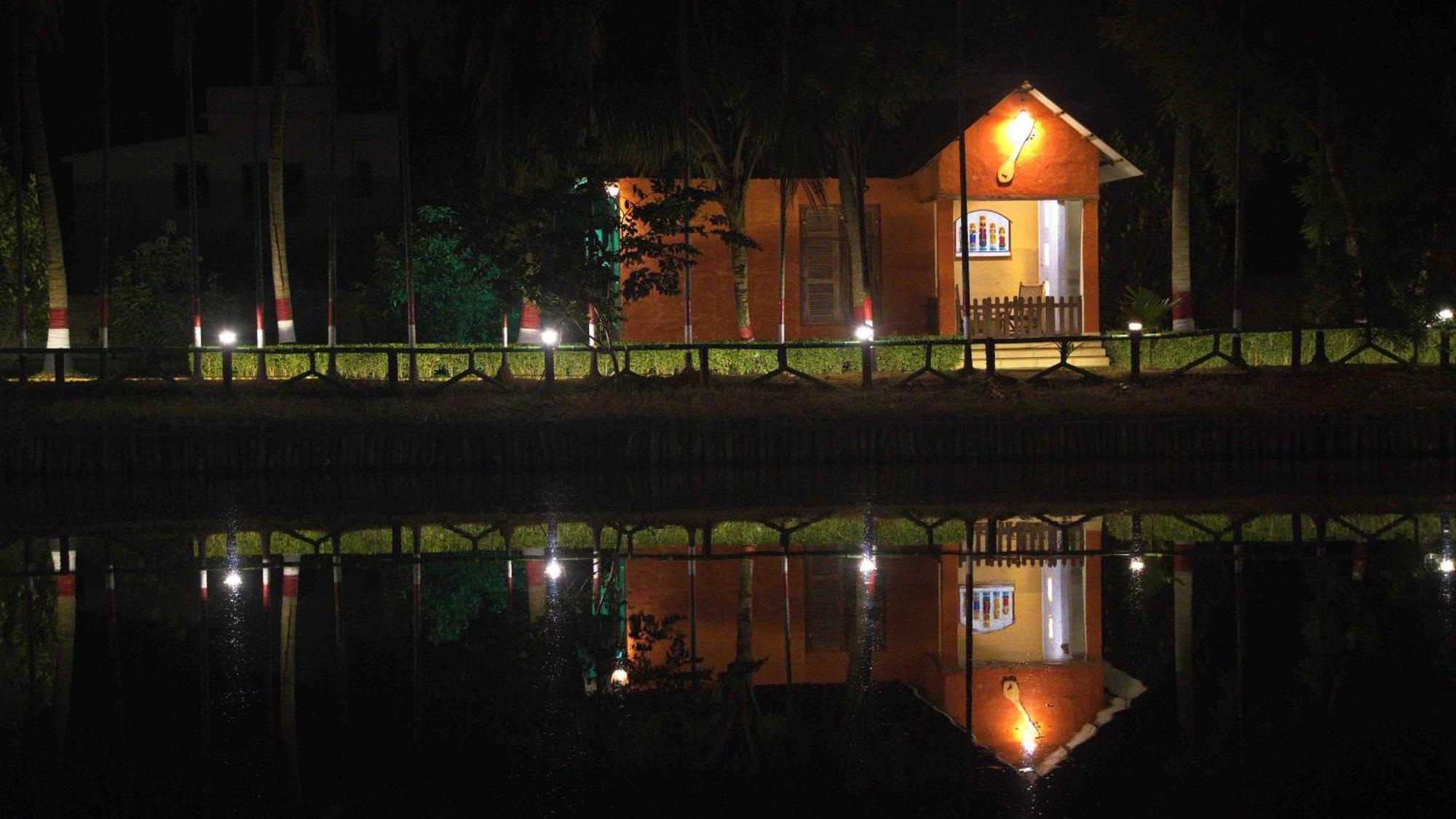 Raktokorobi Karu Gram Hotel Sri Niketan Exterior photo