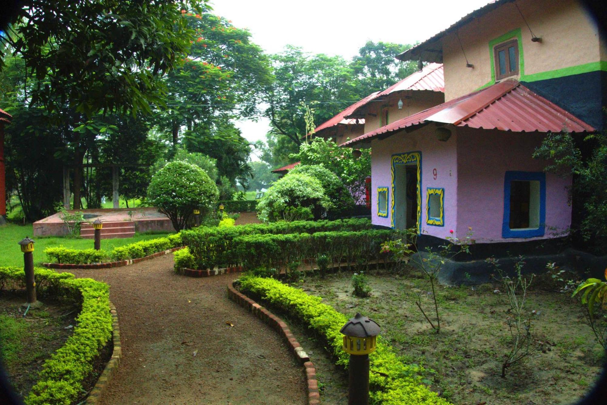 Raktokorobi Karu Gram Hotel Sri Niketan Exterior photo